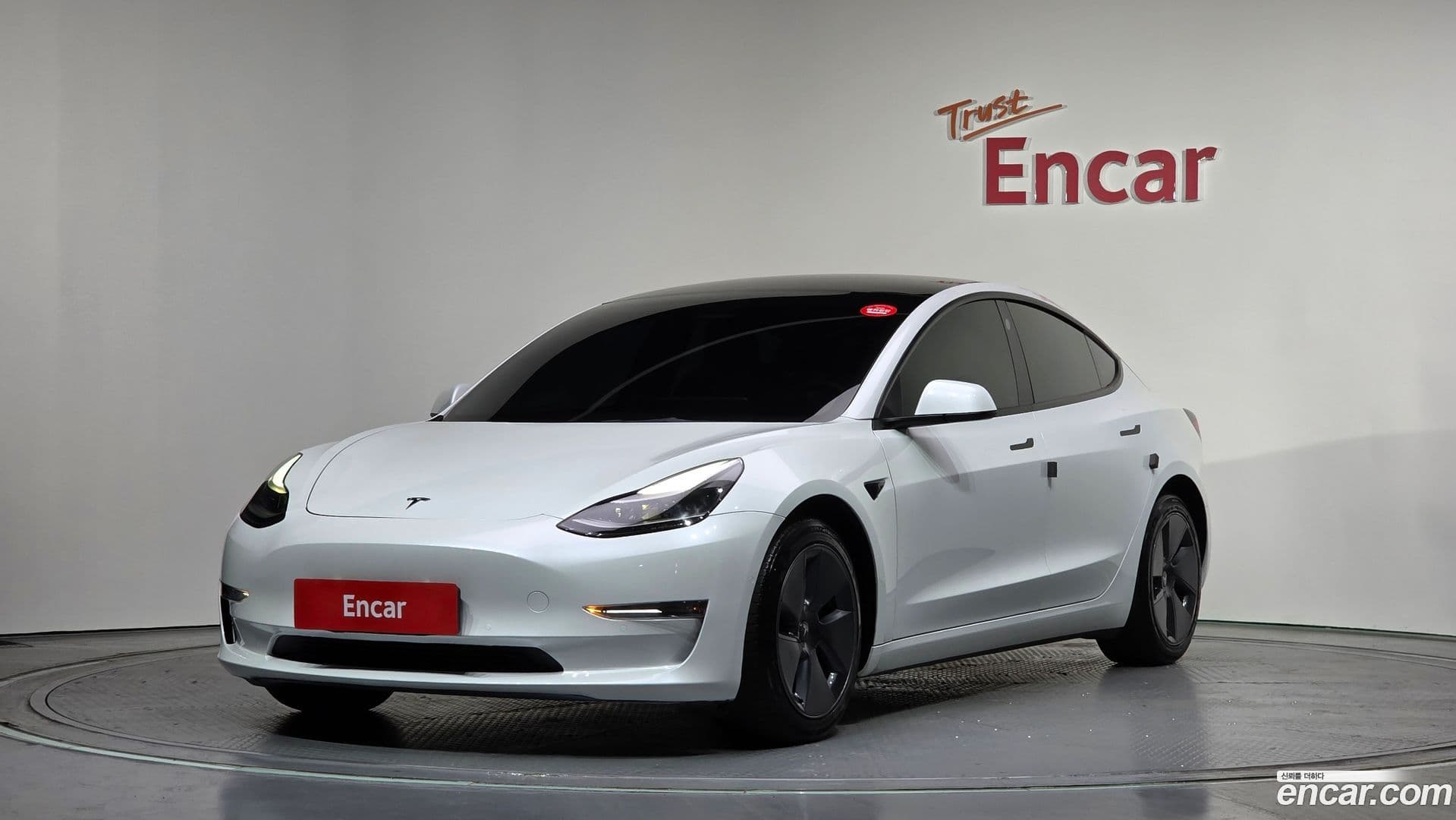 Main__Slider__Photo:Model 3 Tesla 2022.7-0
