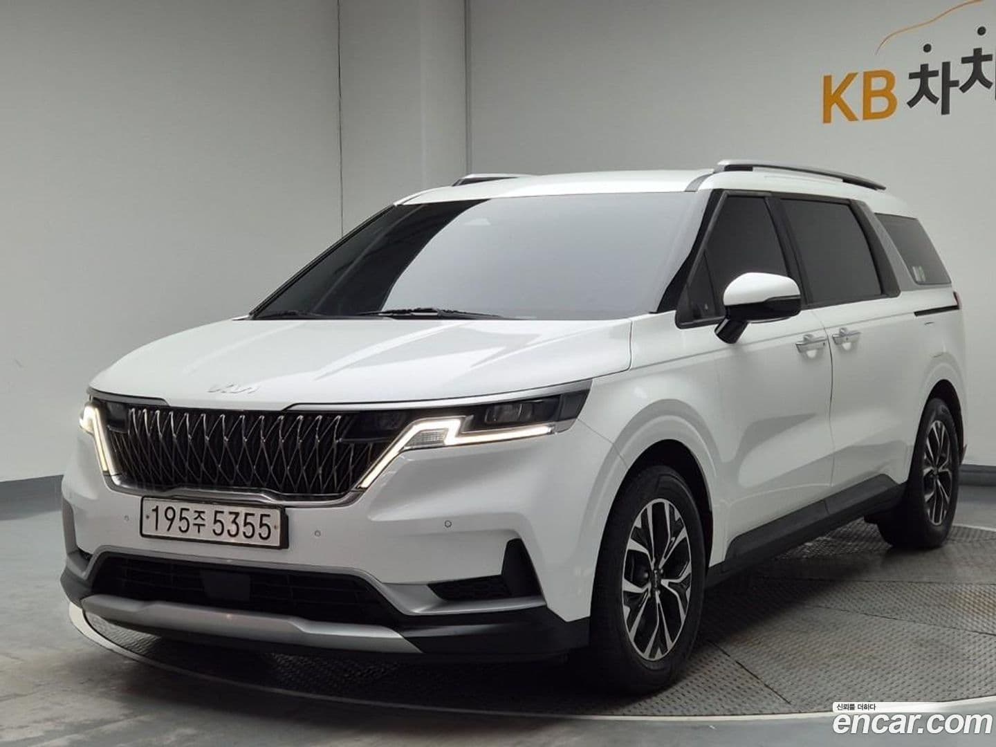 Main__Slider__Photo:Canival Kia 2022.10-0