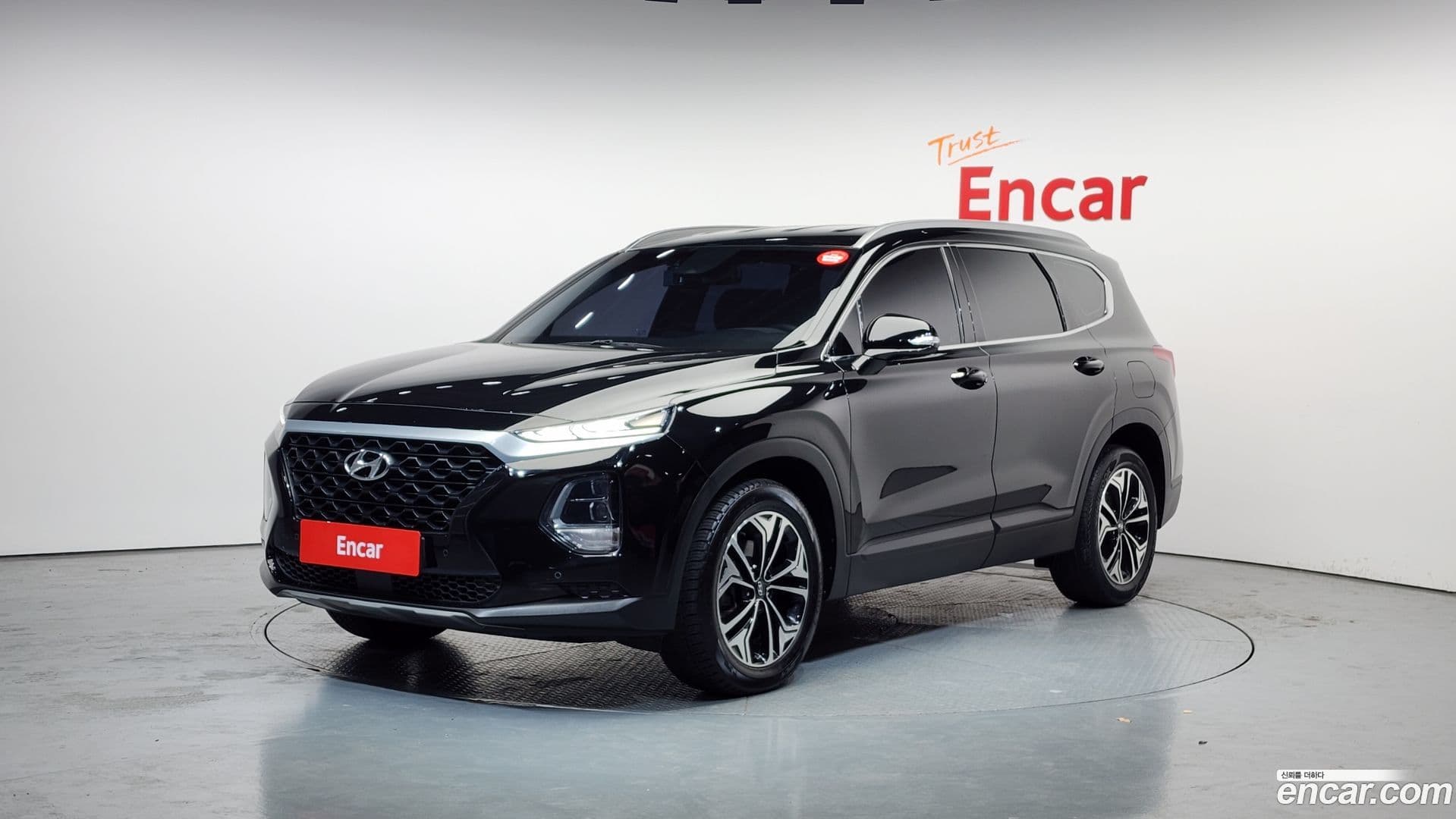 Main__Slider__Photo:Santafe Hyundai 2018.3-0