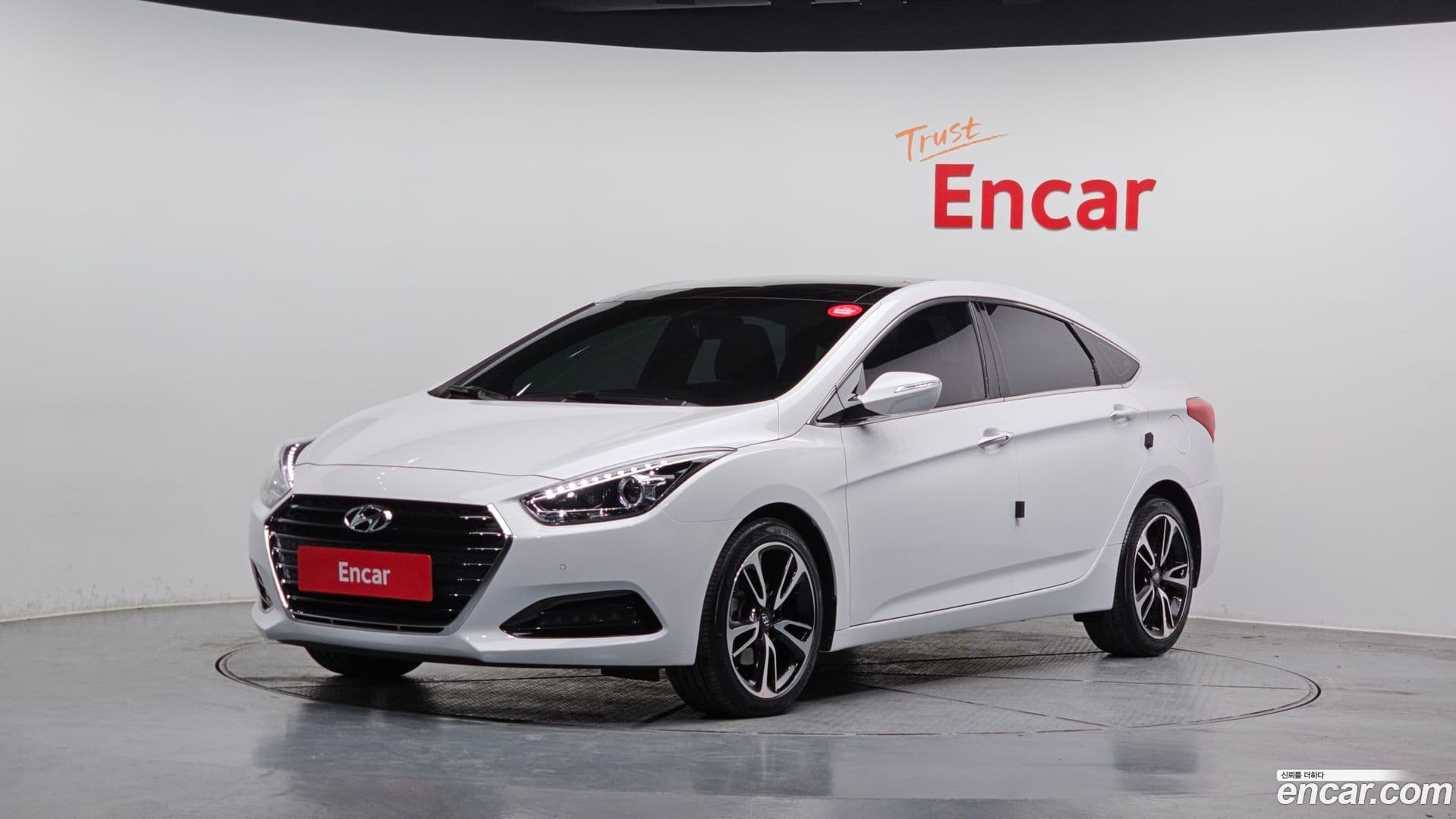 Main__Slider__Photo:i40 Hyundai 2015.9-0