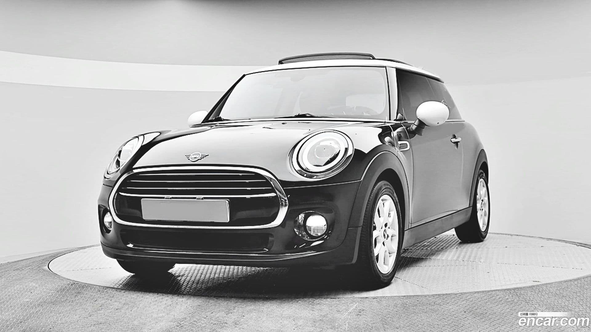 Main__Slider__Photo:Cooper Mini 2018.10-0