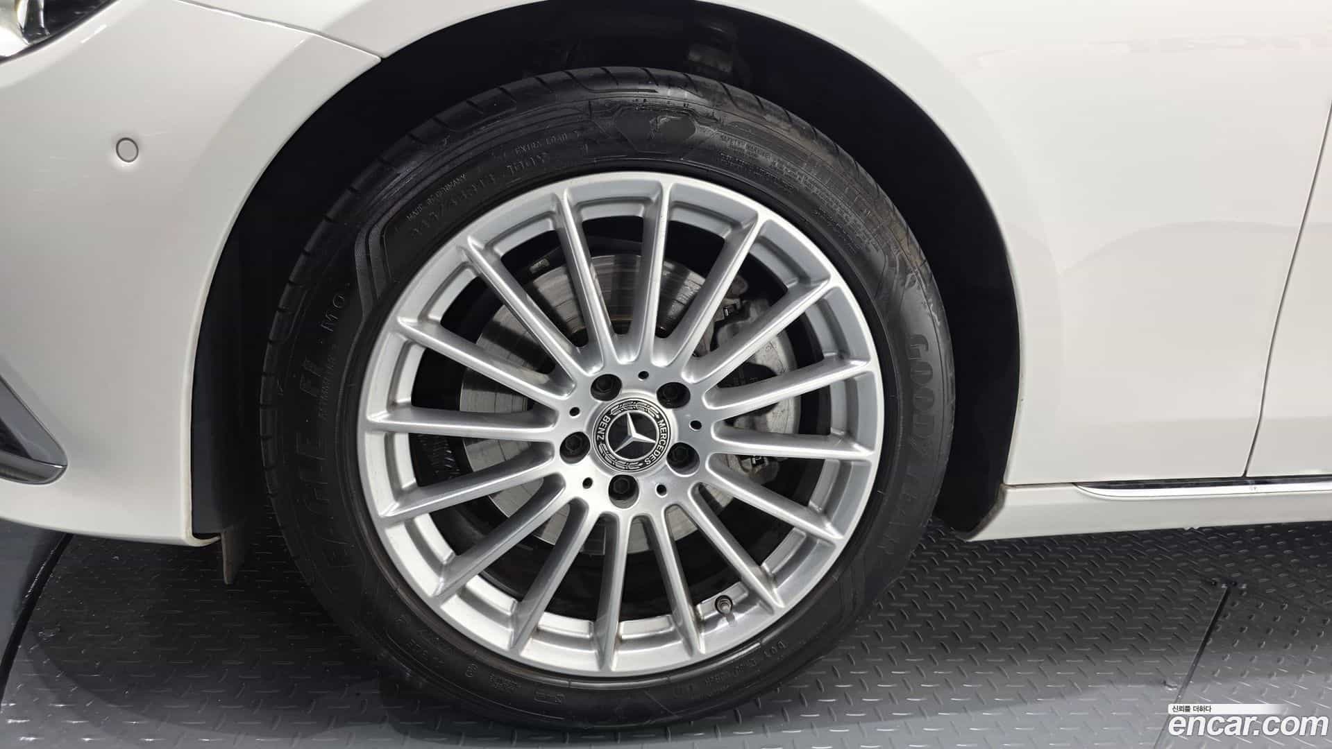 E-Class Mercedes-Benz 2022.4-OUTER-005