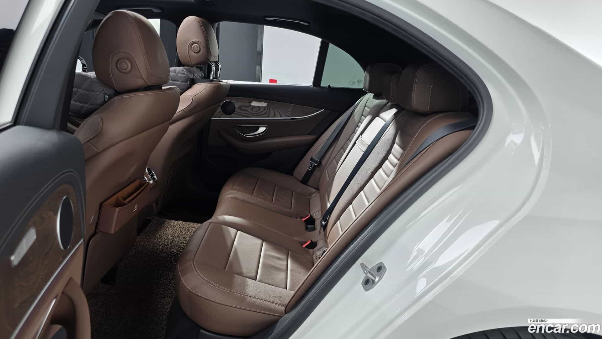 E-Class Mercedes-Benz 2022.4-OPTION-016