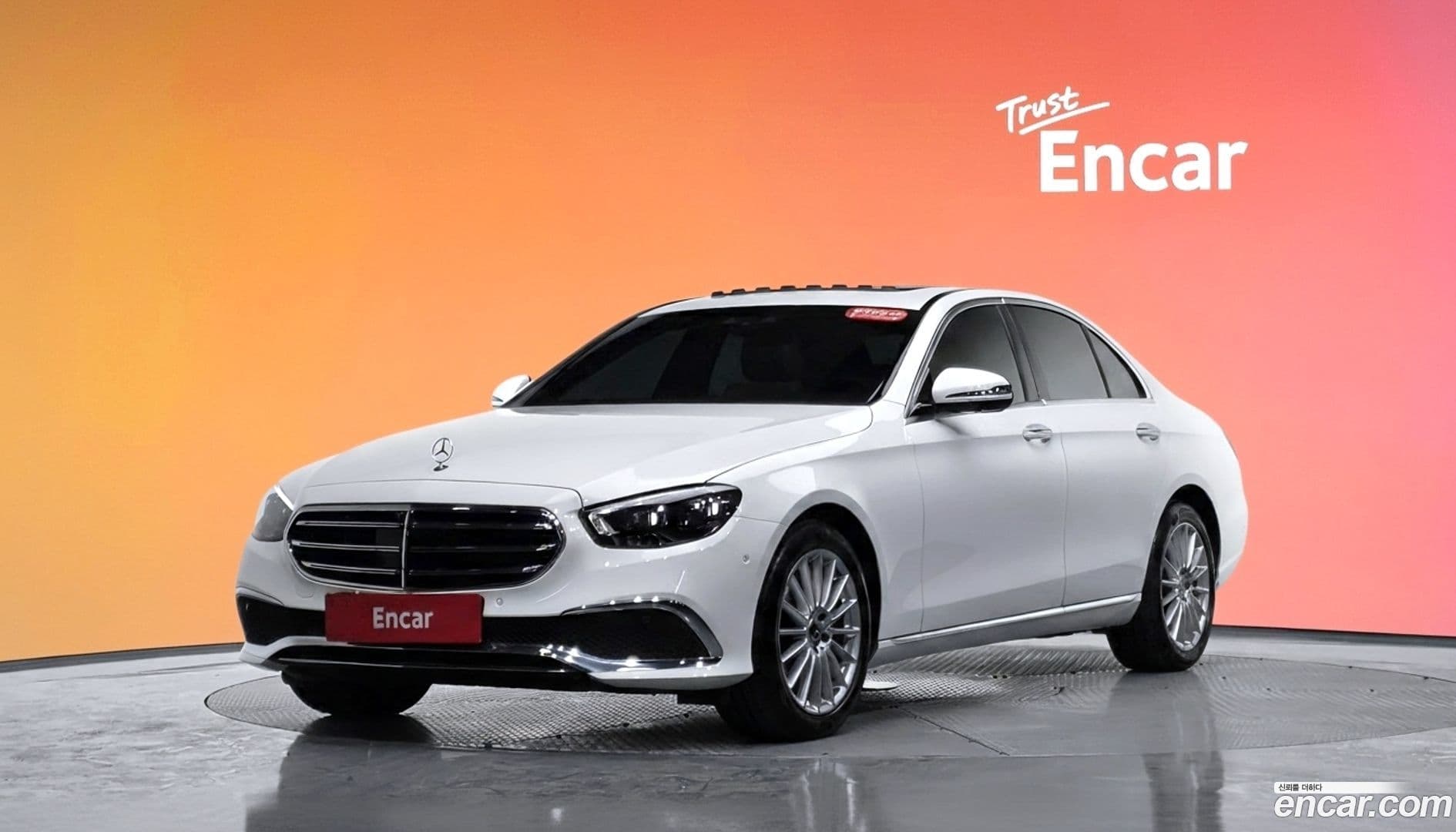 Main__Slider__Photo:E-Class Mercedes-Benz 2022.4-0