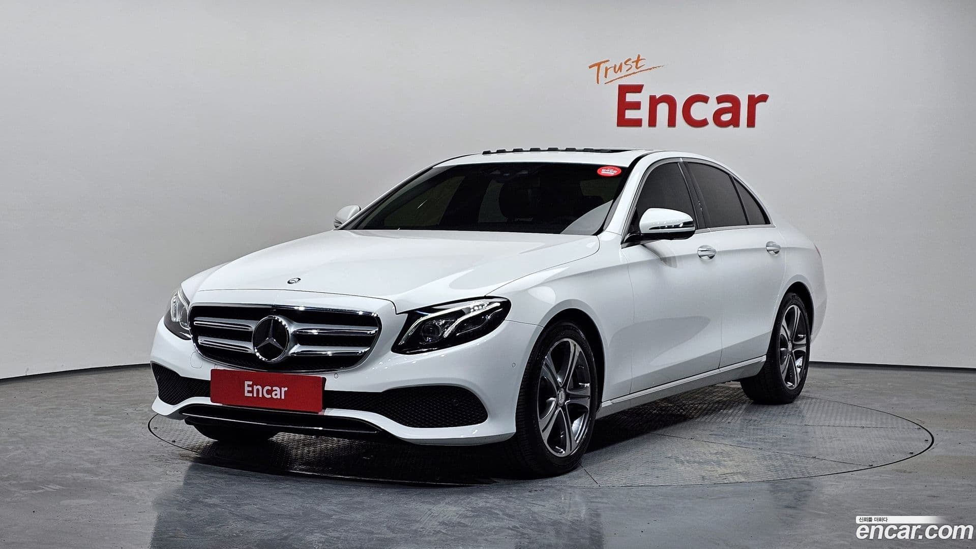 Main__Slider__Photo:E-Class Mercedes-Benz 2017.1-0