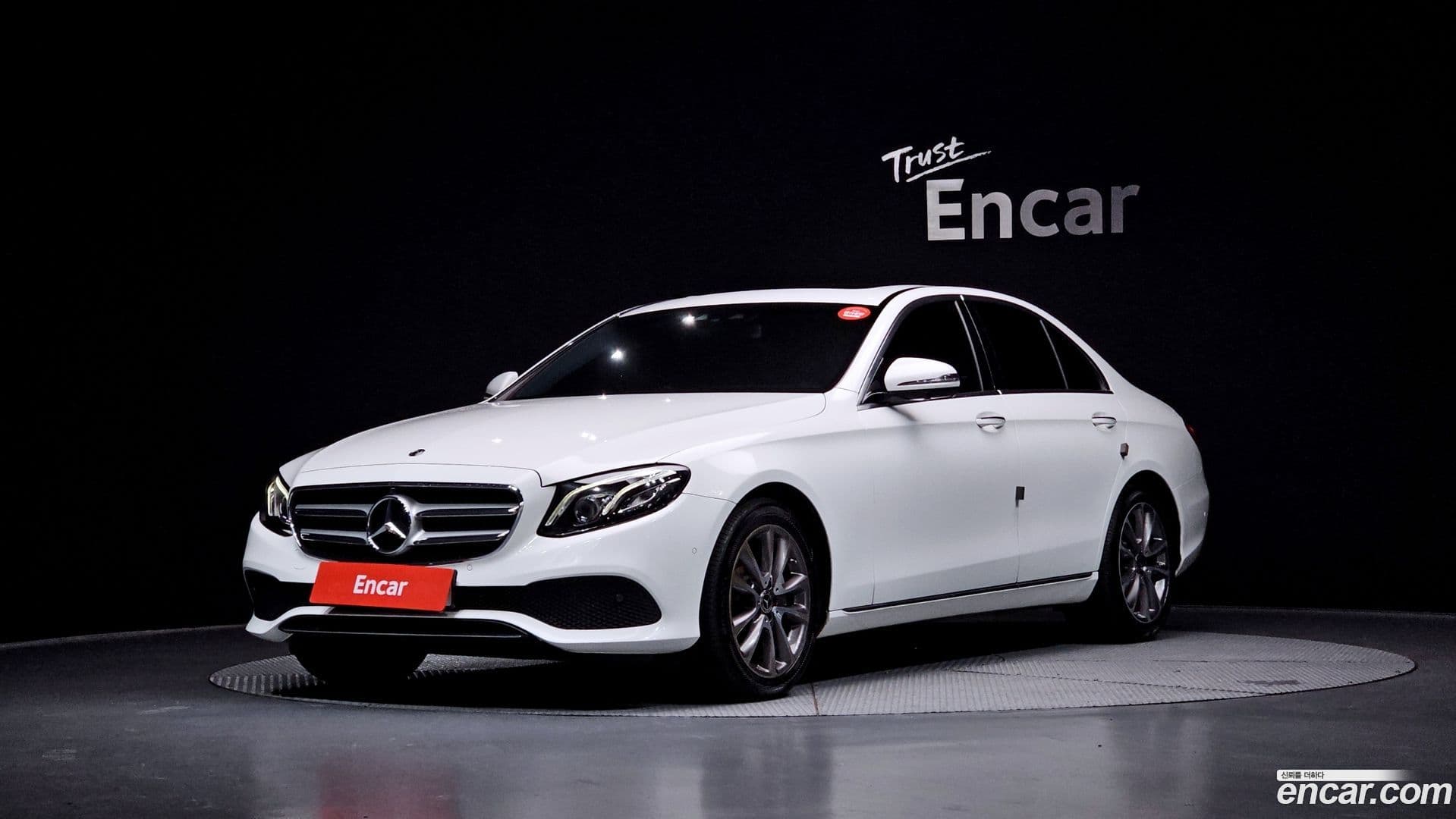Main__Slider__Photo:E-Class Mercedes-Benz 2018.10-0