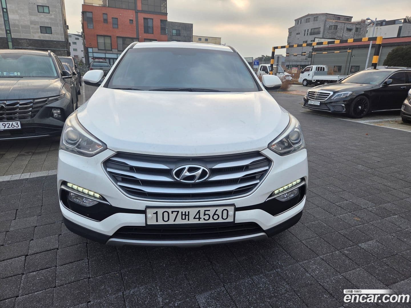Main__Slider__Photo:Santafe Hyundai 2016.3-0