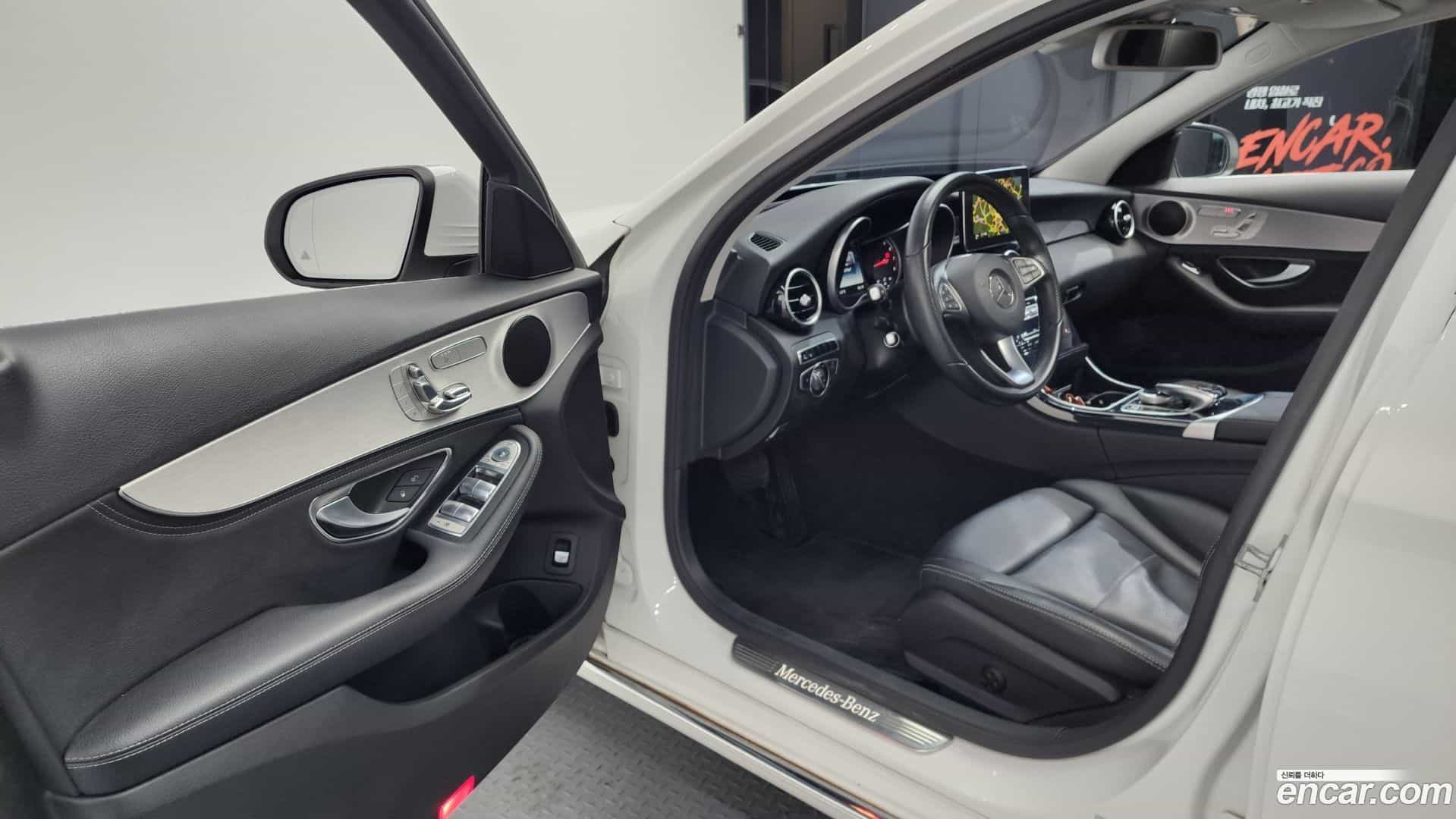 C-Class Mercedes-Benz 2015.8-INNER-010