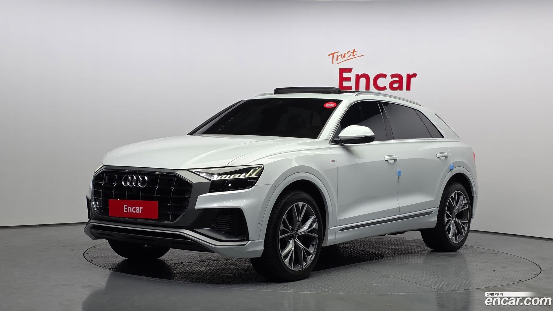 Main__Slider__Photo:Q8 Audi 2021.6-0