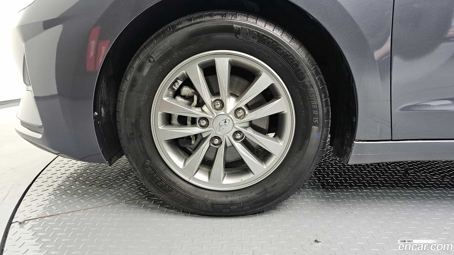AVANTE Hyundai 2019.1-OUTER-005