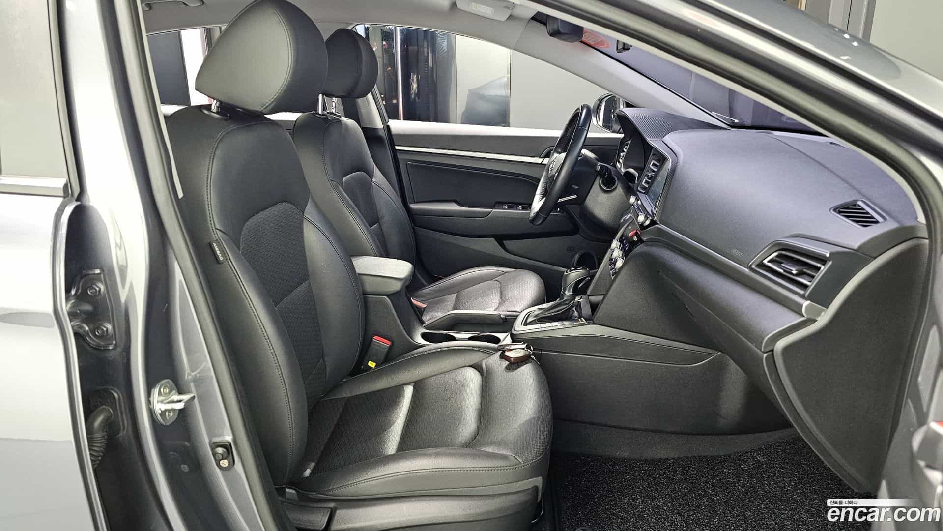 AVANTE Hyundai 2019.1-INNER-010