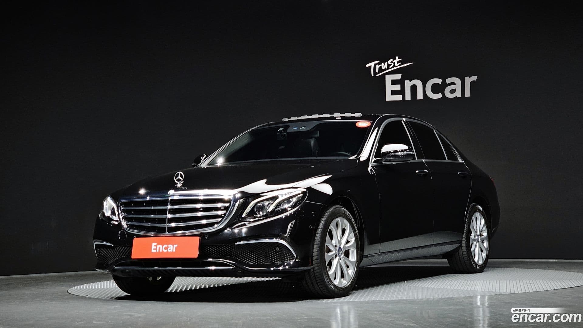 Main__Slider__Photo:E-Class Mercedes-Benz 2016.9-0
