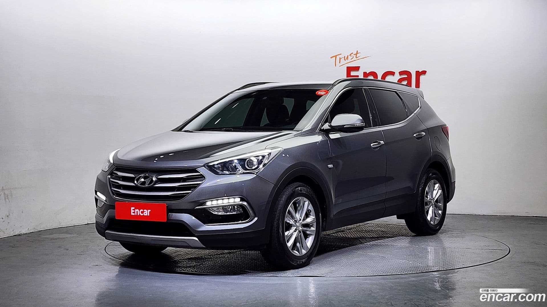 Main__Slider__Photo:Santafe Hyundai 2016.0-0