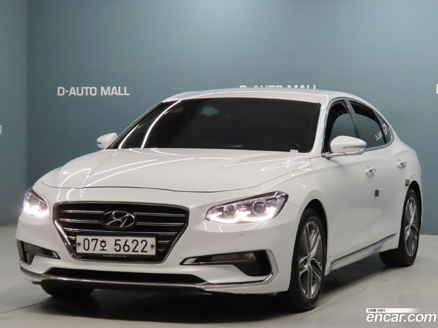 Main__Slider__Photo:Grandeur Hyundai 2018.7-0