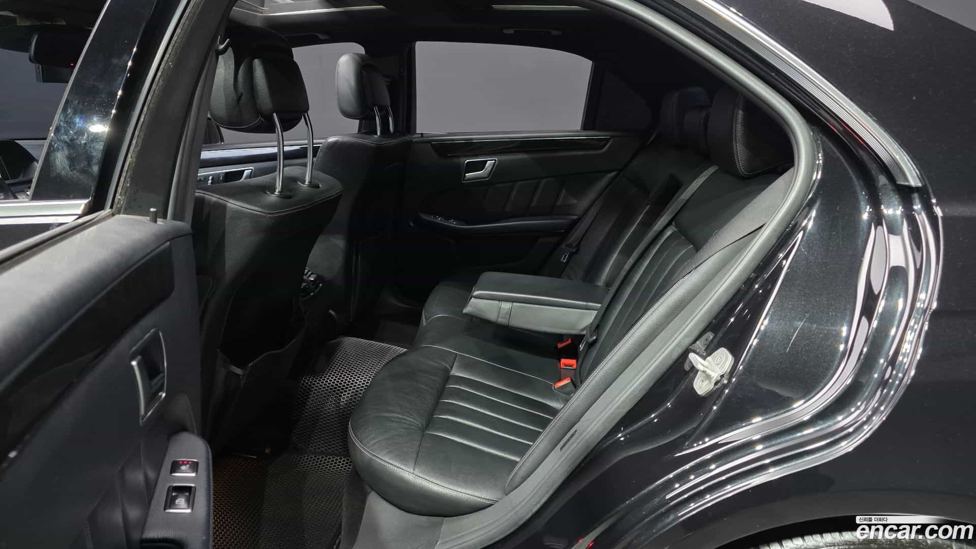 E-Class Mercedes-Benz 2013.10-OPTION-016