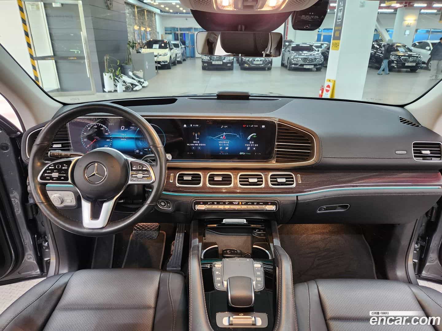 GLE-Class Mercedes-Benz 2022.4-INNER-007