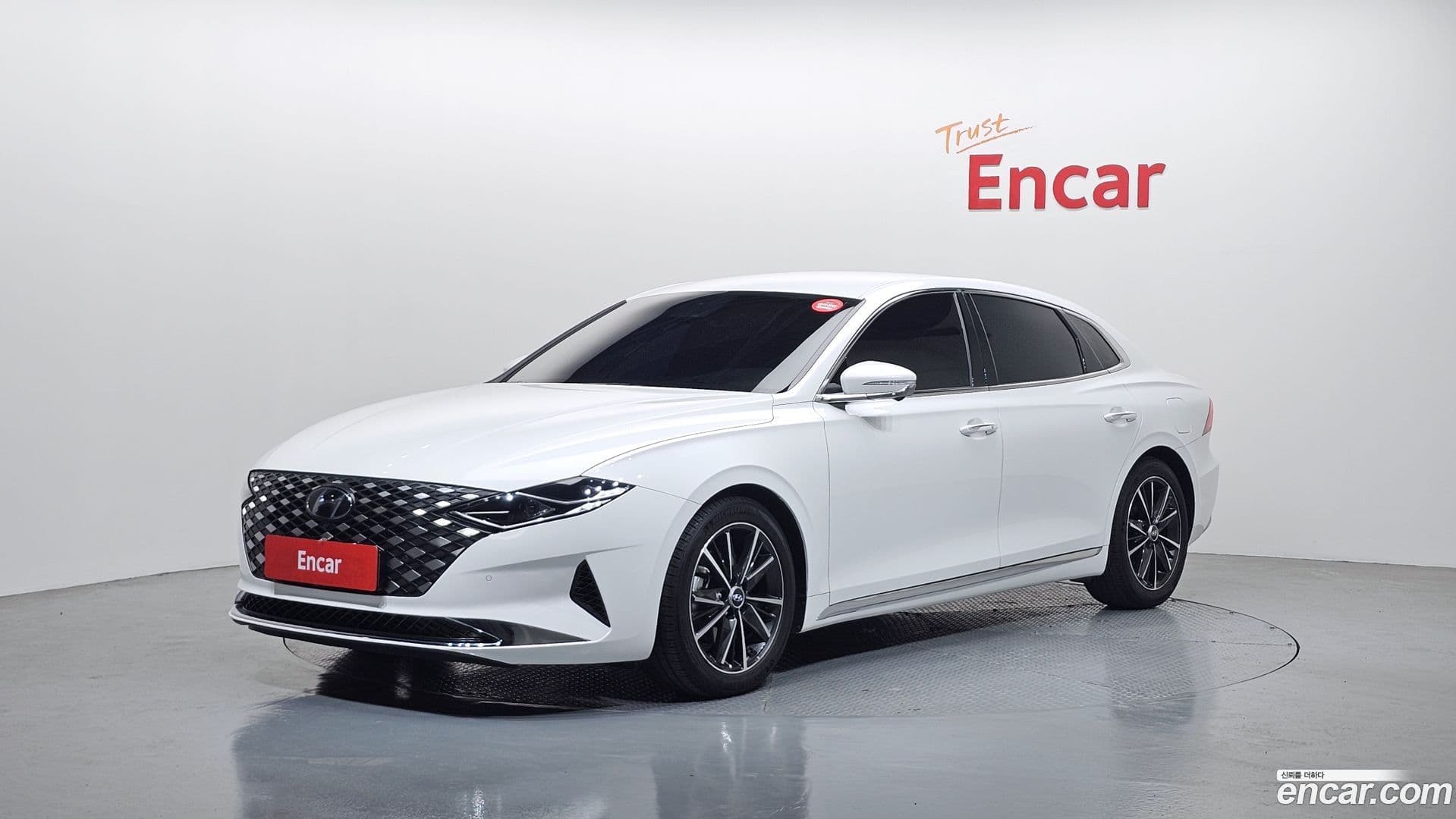 Main__Slider__Photo:Grandeur Hyundai 2021.1-0