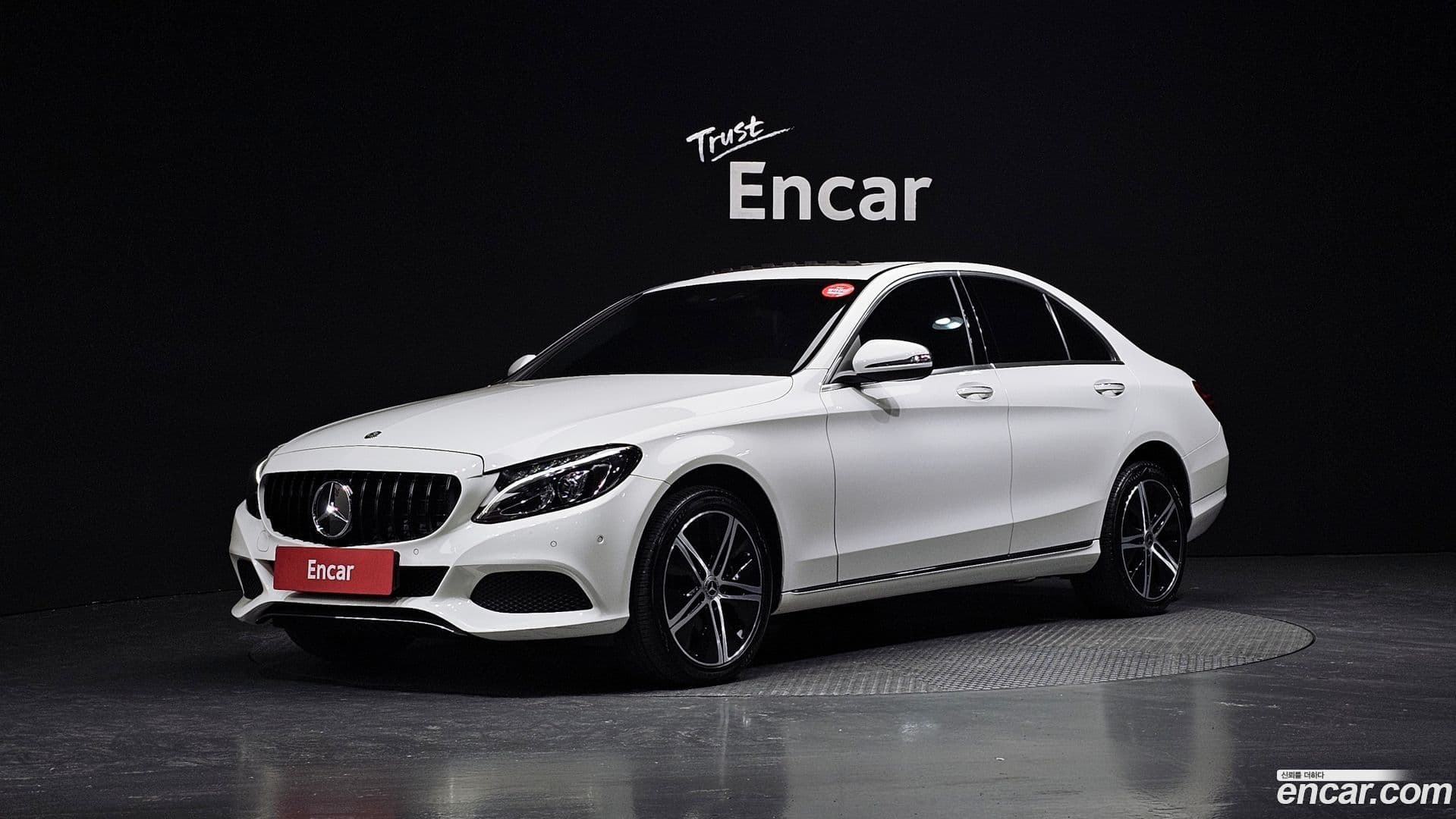 Main__Slider__Photo:C-Class Mercedes-Benz 2015.11-0