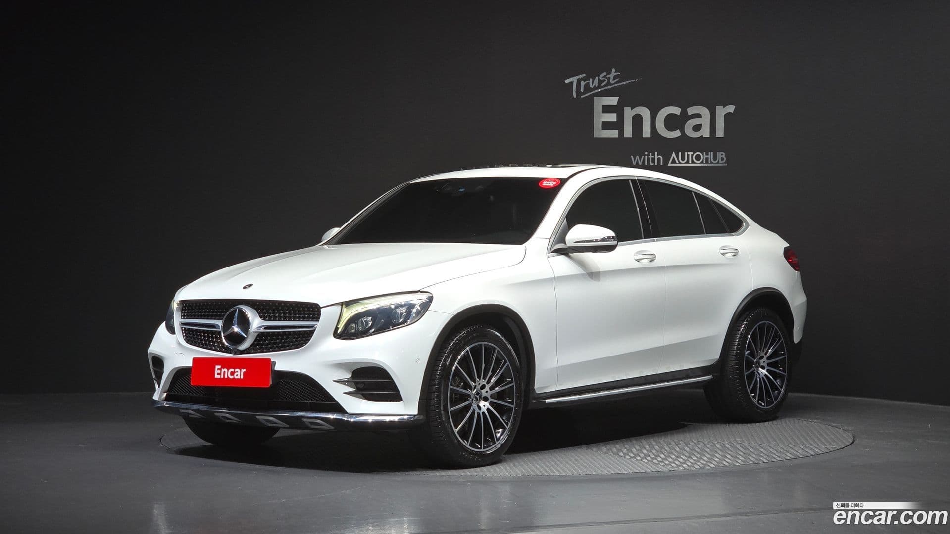 Main__Slider__Photo:GLC-Class Mercedes-Benz 2019.6-0