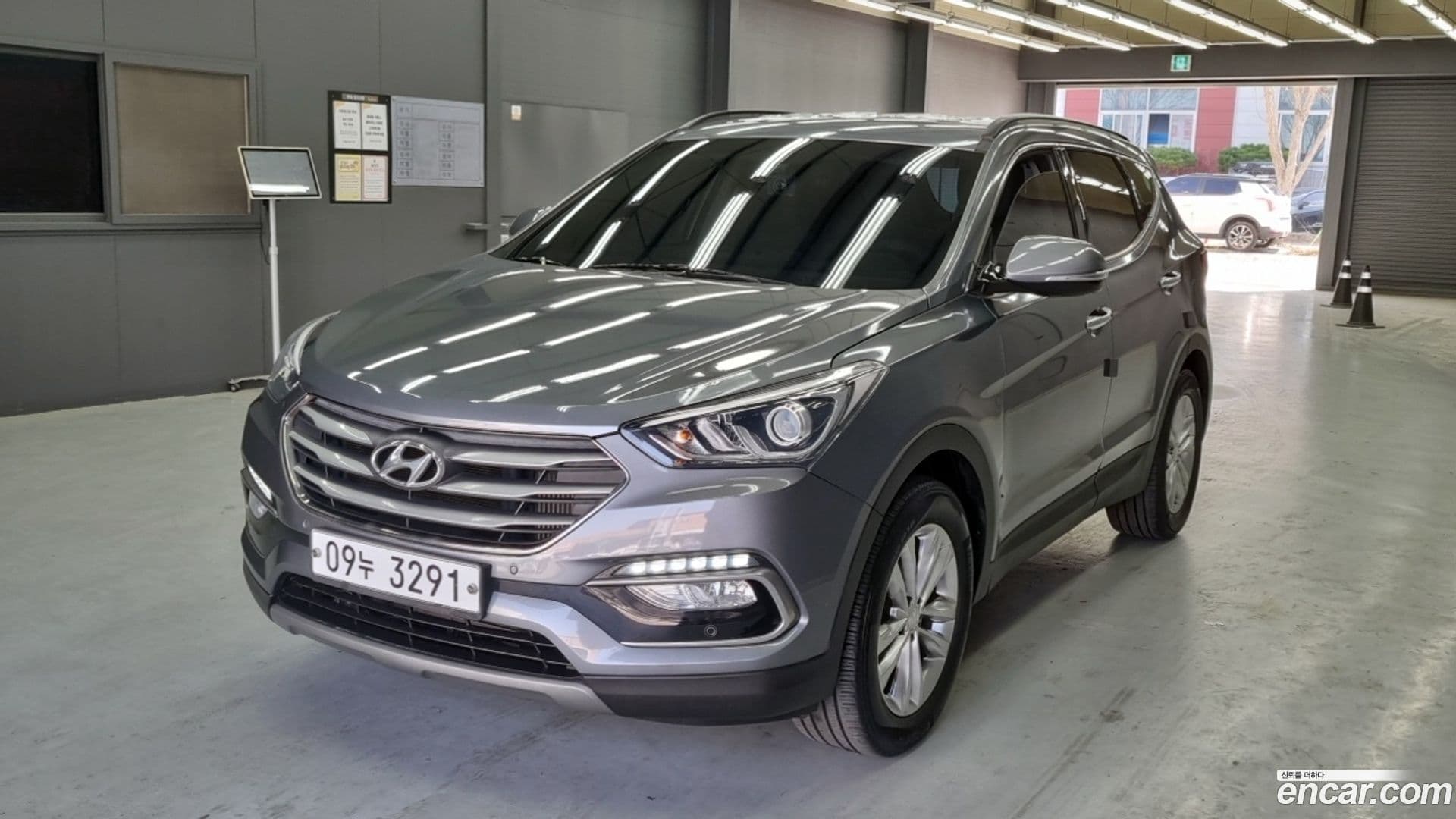 Main__Slider__Photo:Santafe Hyundai 2018.1-0