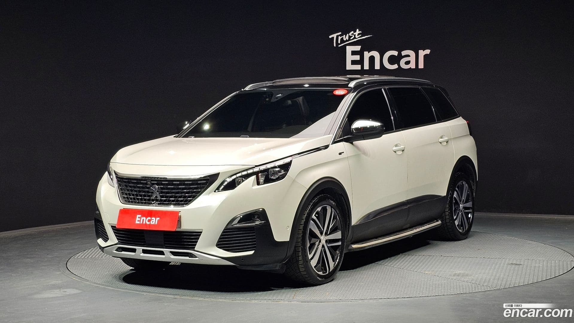 Main__Slider__Photo:5008 Peugeot 2018.7-0