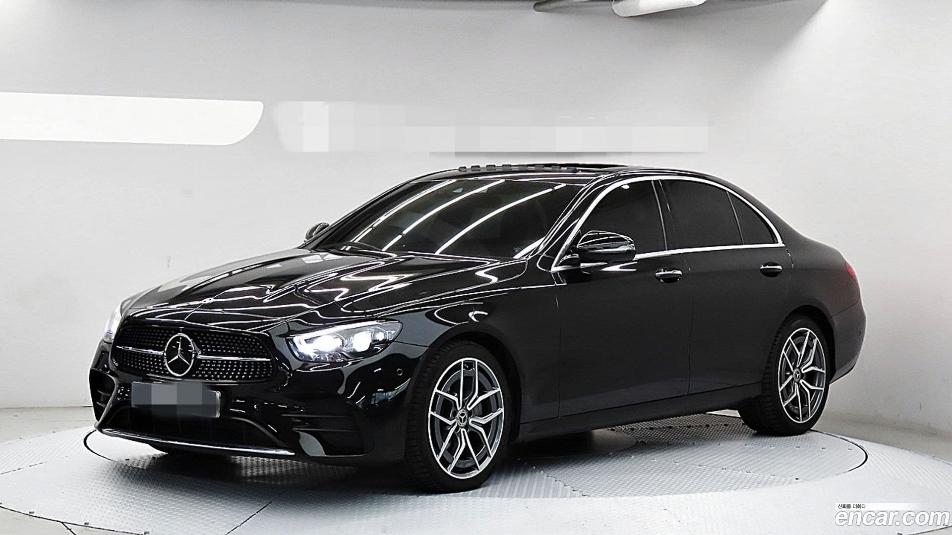 Main__Slider__Photo:E-Class Mercedes-Benz 2020.11-0