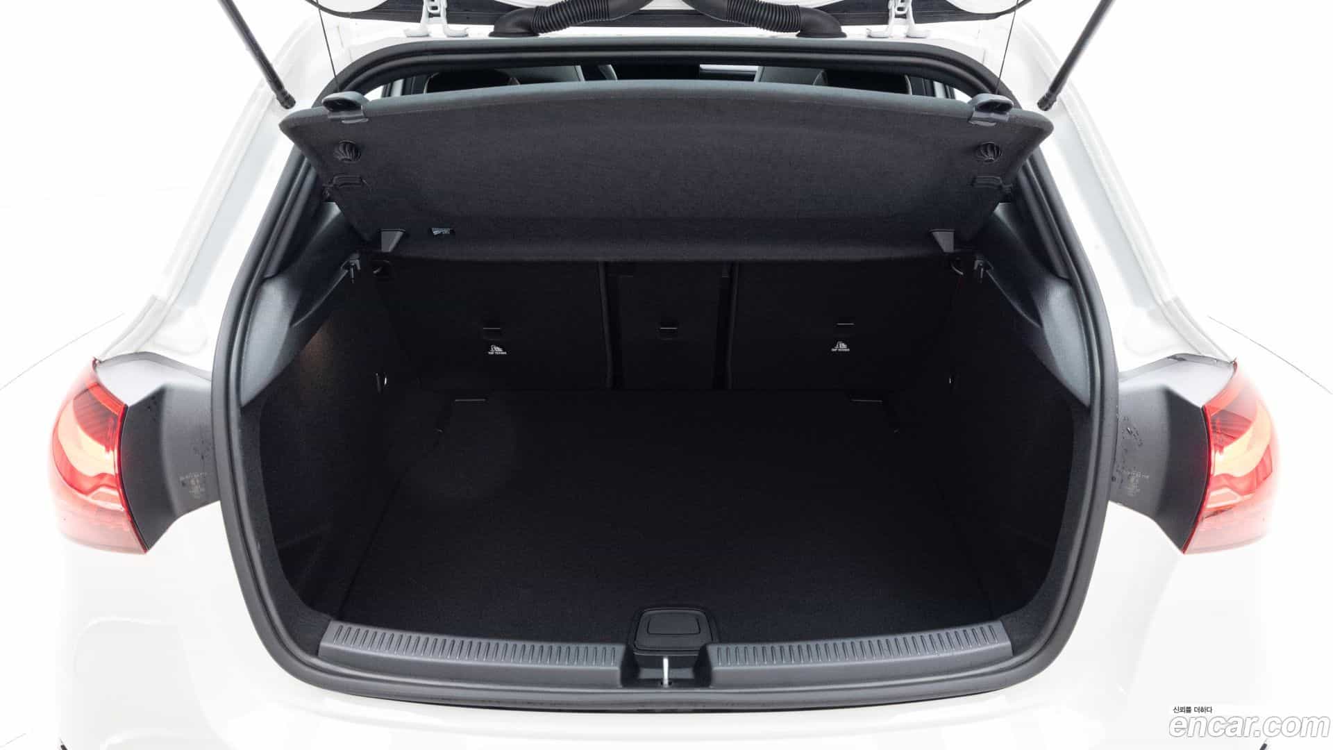 A-Class Mercedes-Benz 2025.6-OPTION-015