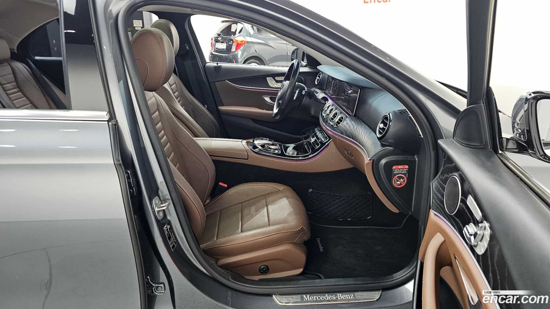 E-Class Mercedes-Benz 2017.0-OPTION-015