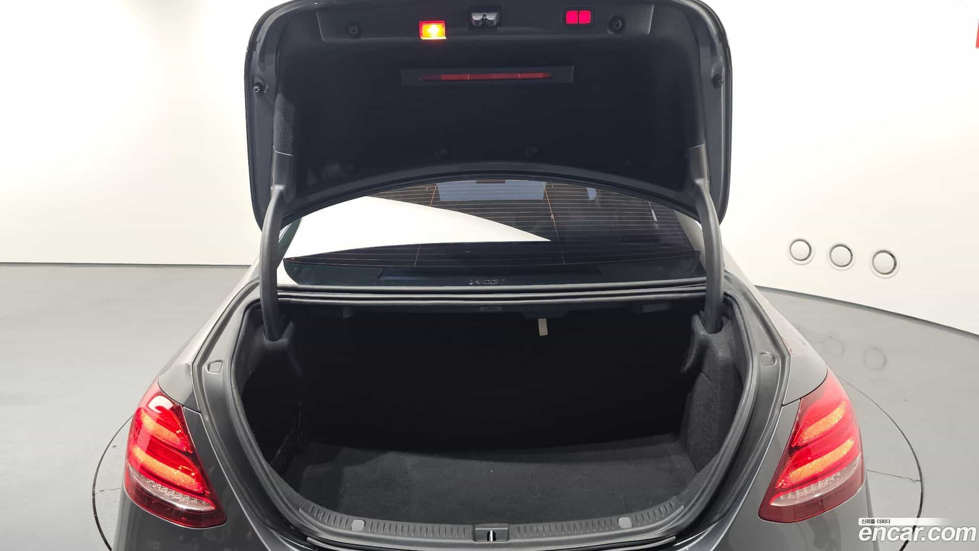 E-Class Mercedes-Benz 2017.0-OPTION-024