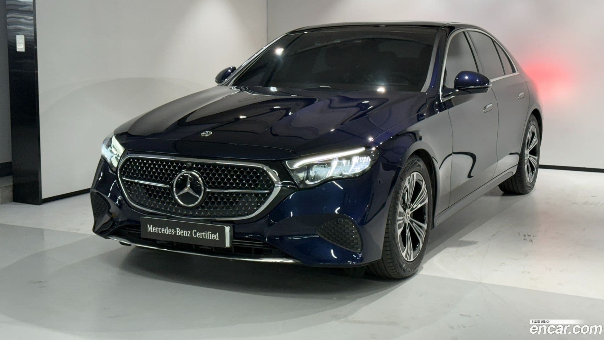 Main__Slider__Photo:E-Class Mercedes-Benz 2025.4-0