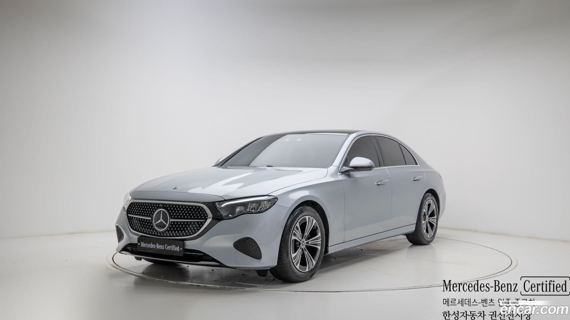 Main__Slider__Photo:E-Class Mercedes-Benz 2024.8-0