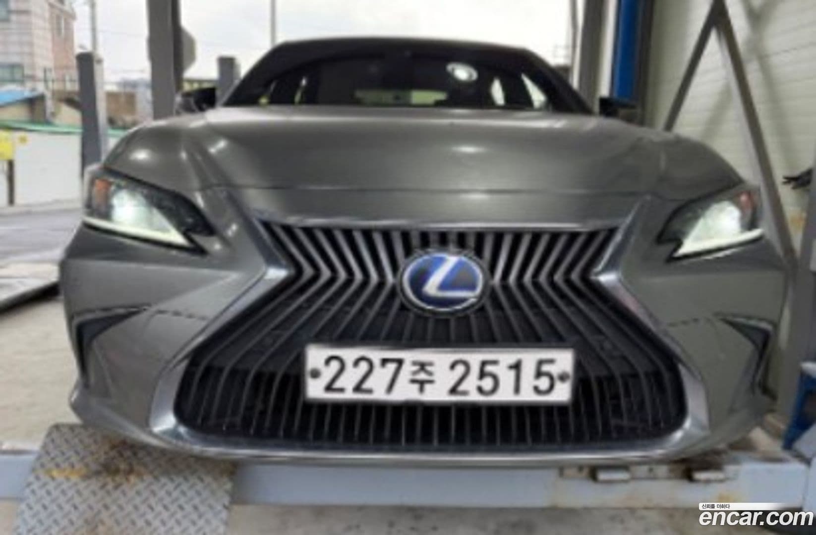 Main__Slider__Photo:ES Lexus 2021.1-0