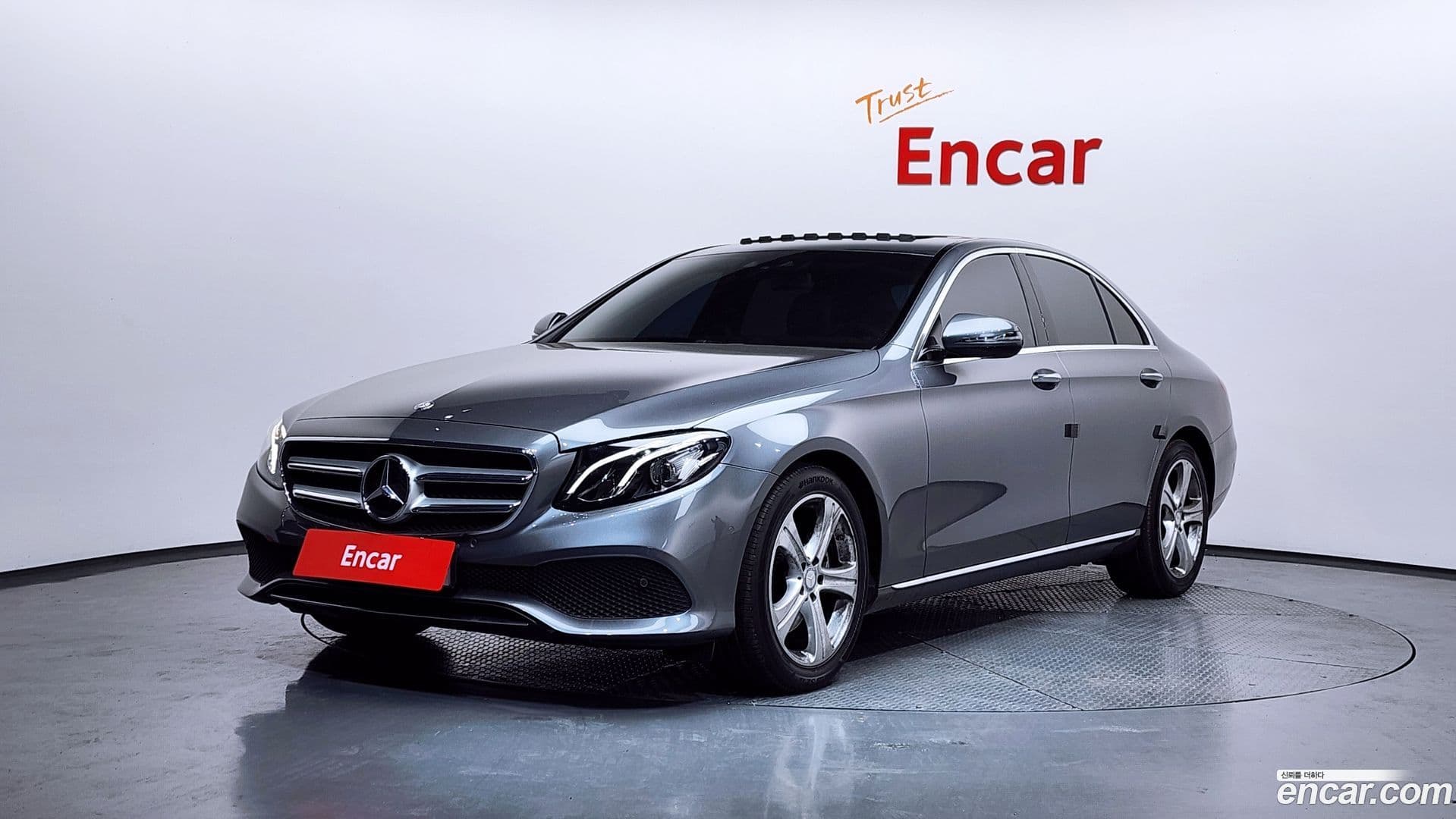 Main__Slider__Photo:E-Class Mercedes-Benz 2016.11-0