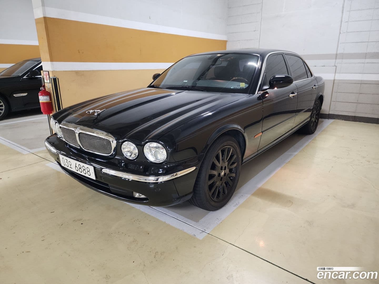 Main__Slider__Photo:XJ-8 Jaguar 2005.11-0