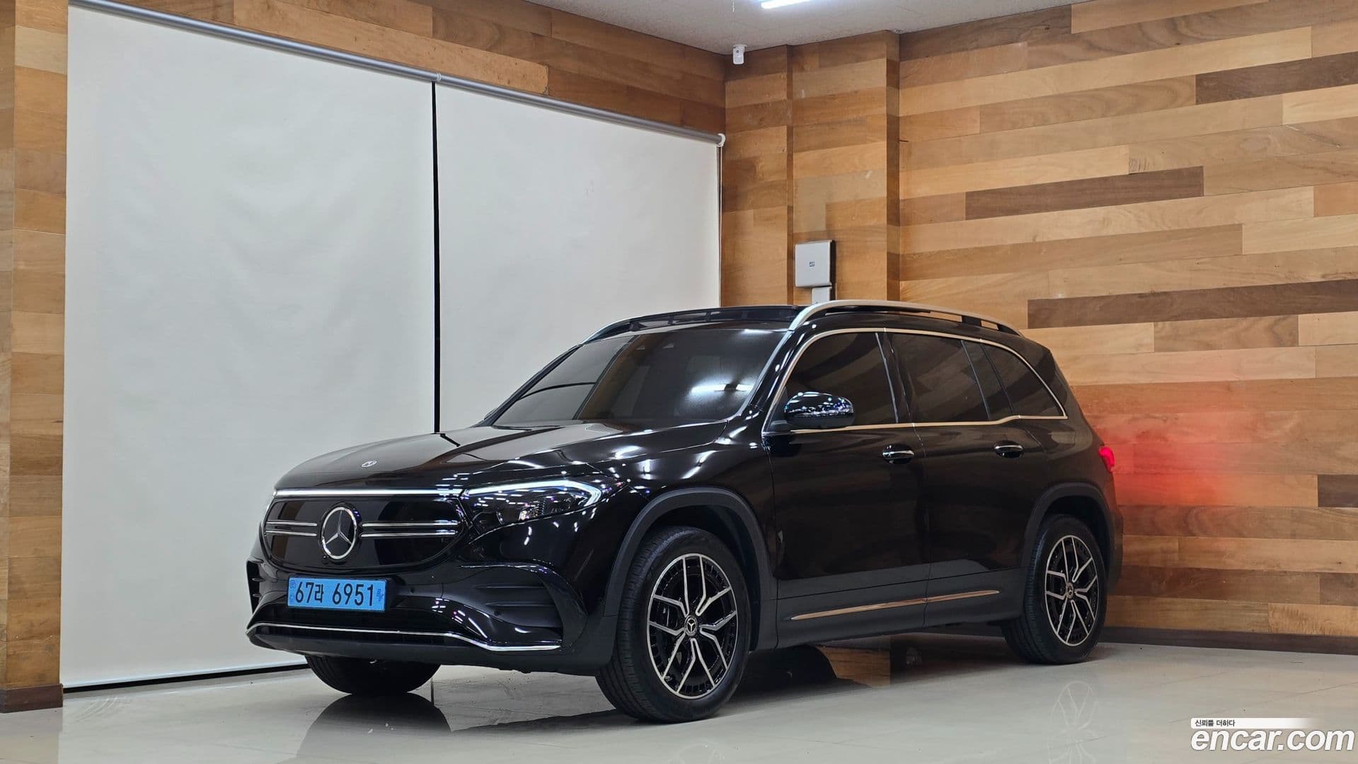 Main__Slider__Photo:EQB Mercedes-Benz 2023.3-0