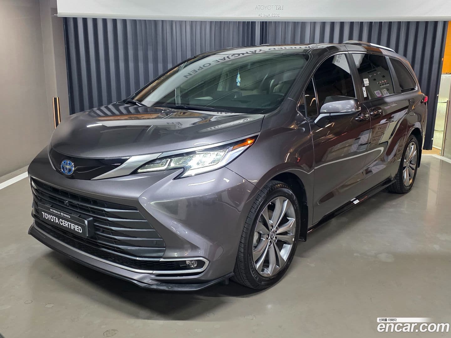Main__Slider__Photo:Sienna Toyota 2024.11-0