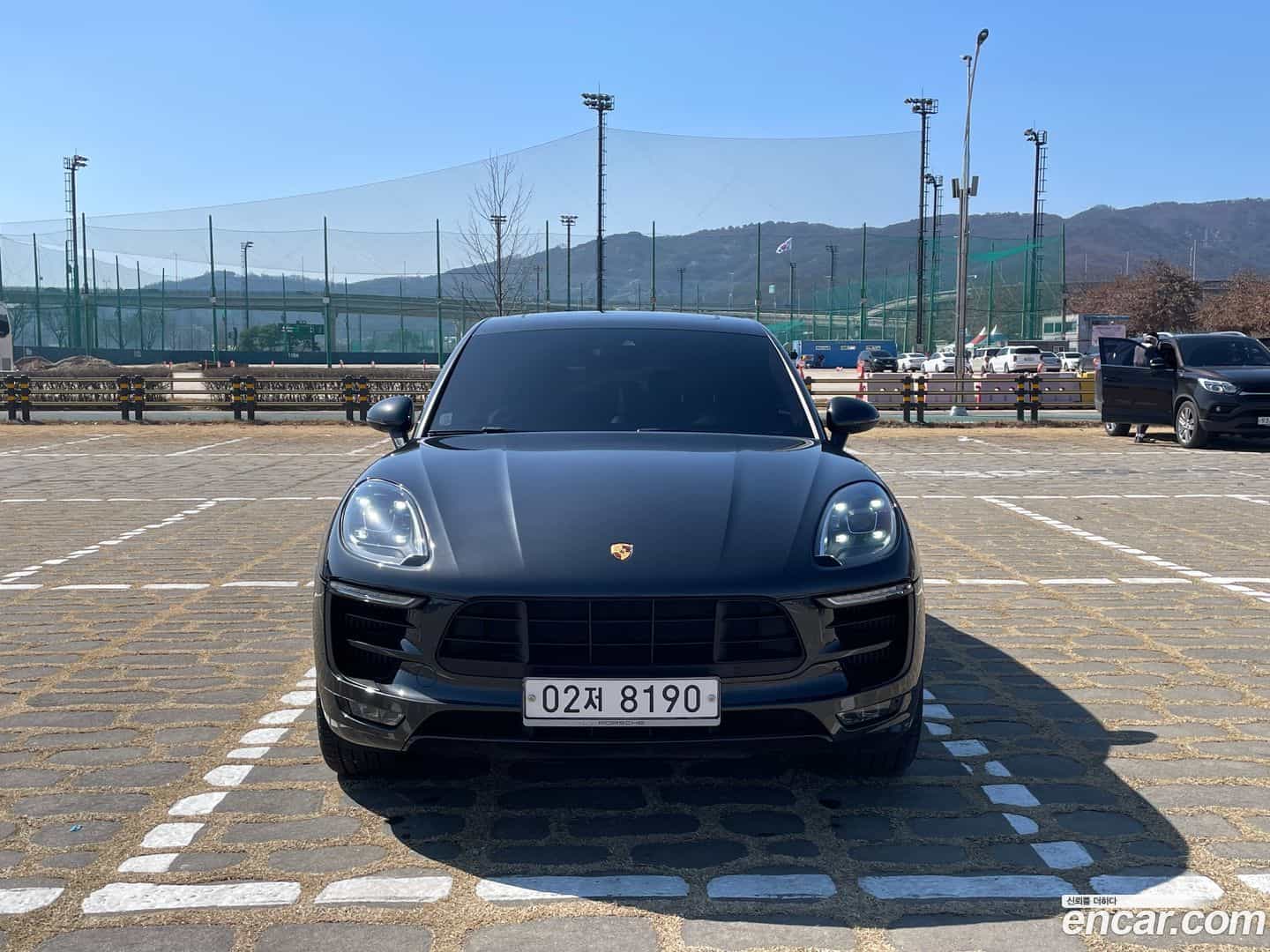 Macan Porsche 2018.1-OUTER-001