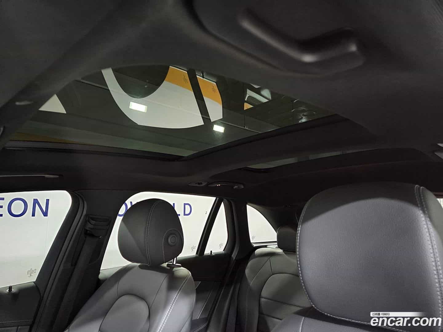 GLC-Class Mercedes-Benz 2021.3-INNER-008