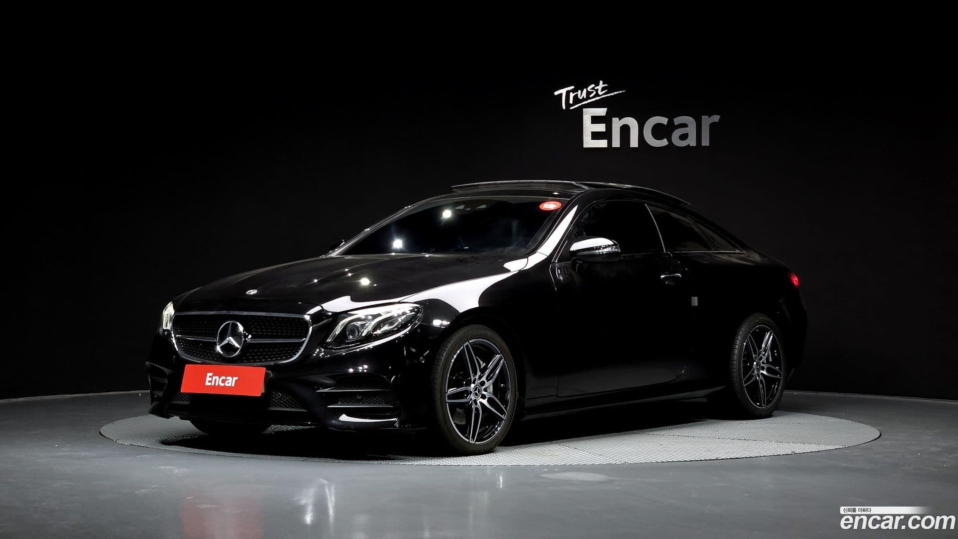 Main__Slider__Photo:E-Class Mercedes-Benz 2018.11-0