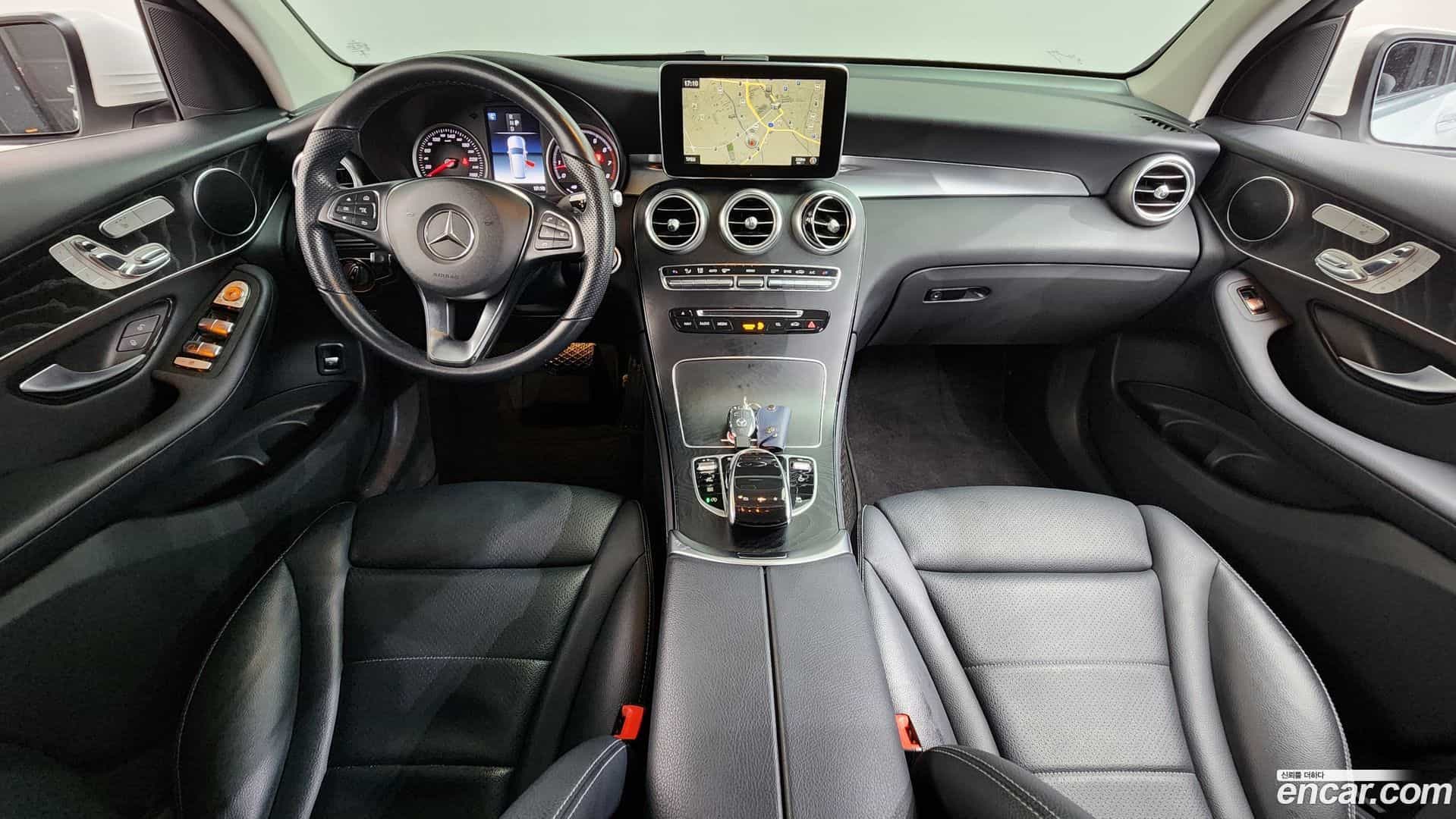 GLC-Class Mercedes-Benz 2019.10-INNER-007