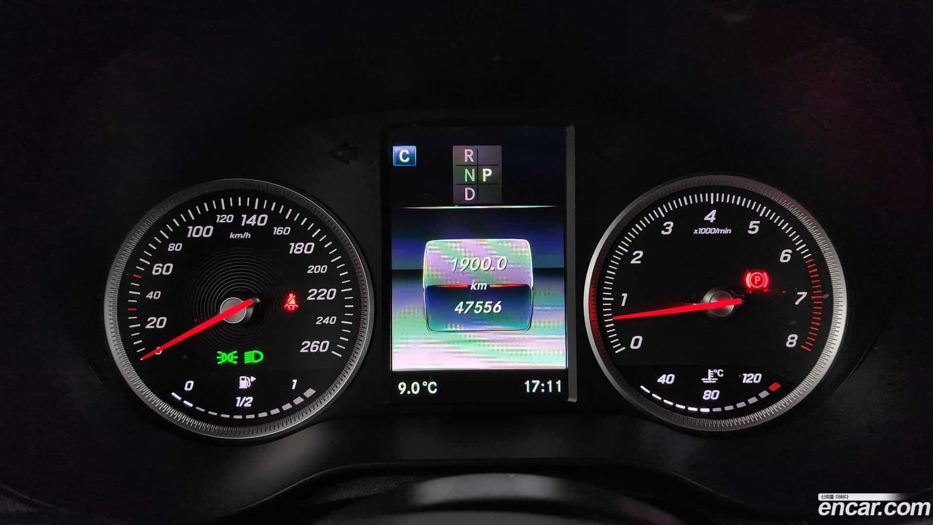 GLC-Class Mercedes-Benz 2019.10-INNER-008