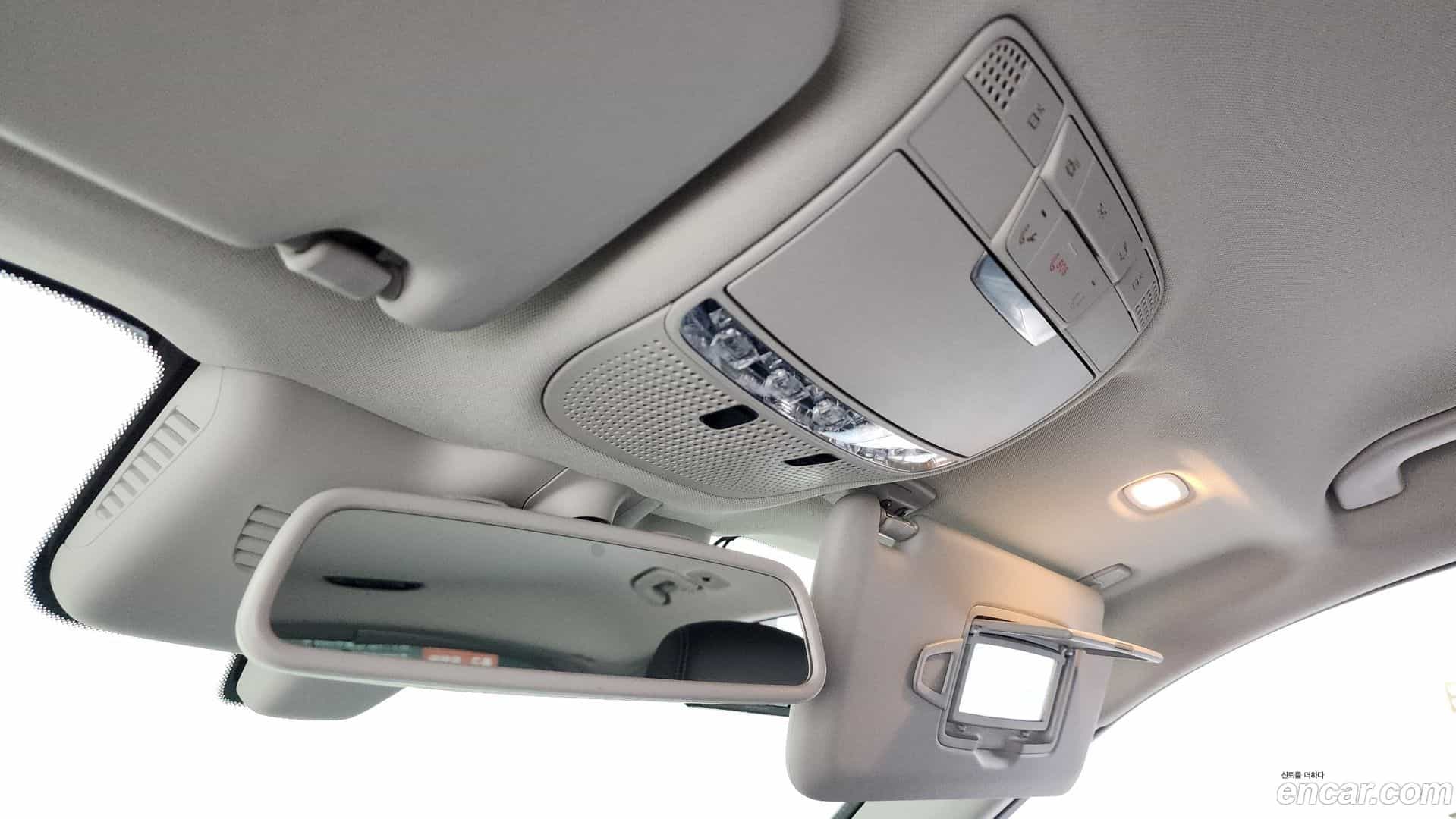 GLC-Class Mercedes-Benz 2019.10-OPTION-021
