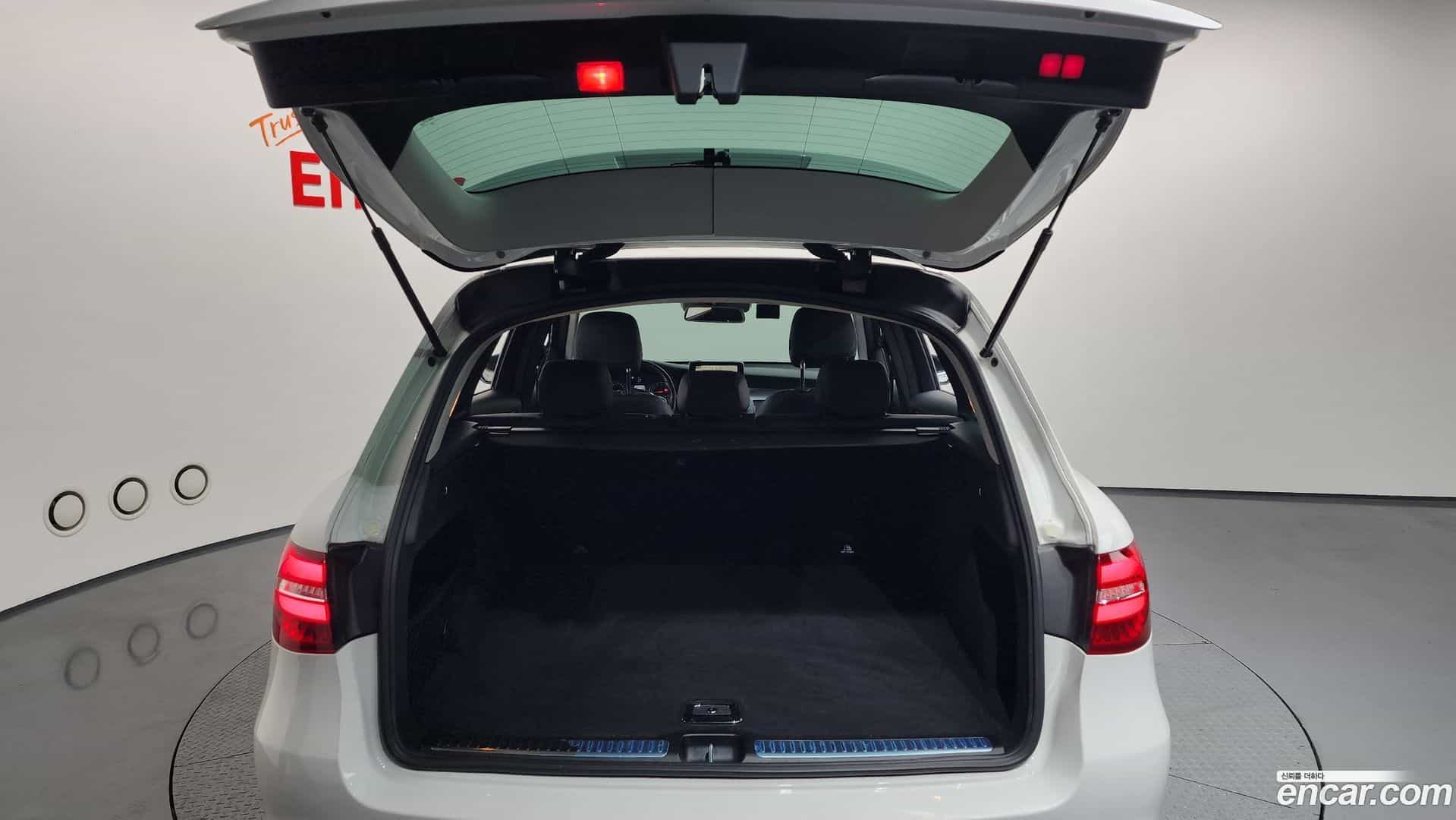 GLC-Class Mercedes-Benz 2019.10-OPTION-024