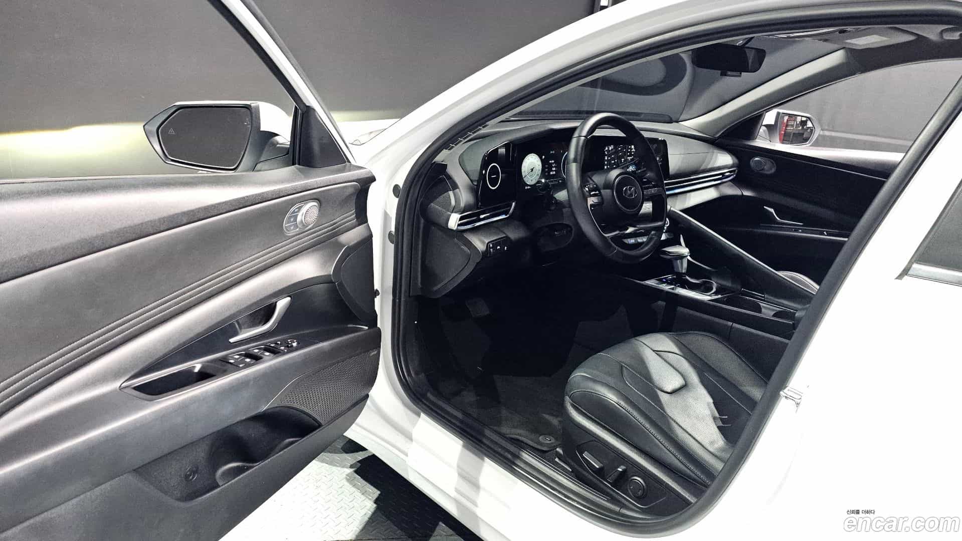 AVANTE Hyundai 2021.11-OPTION-016