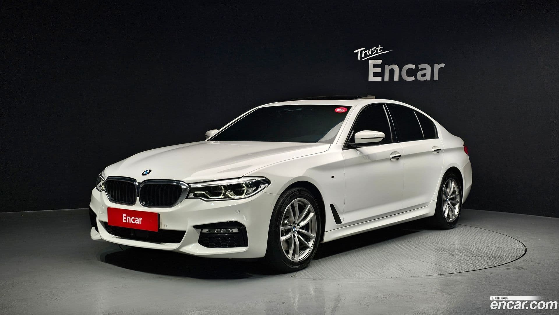 Main__Slider__Photo:5-Series BMW 2017.8-0