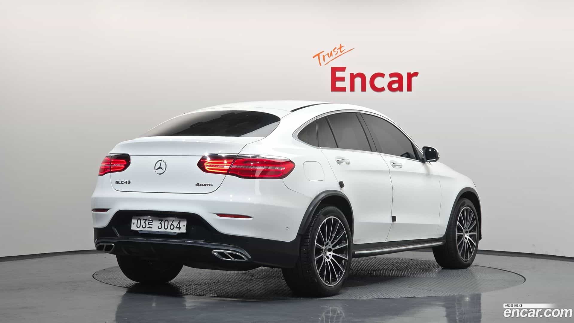 GLC-Class Mercedes-Benz 2017.10-OUTER-002