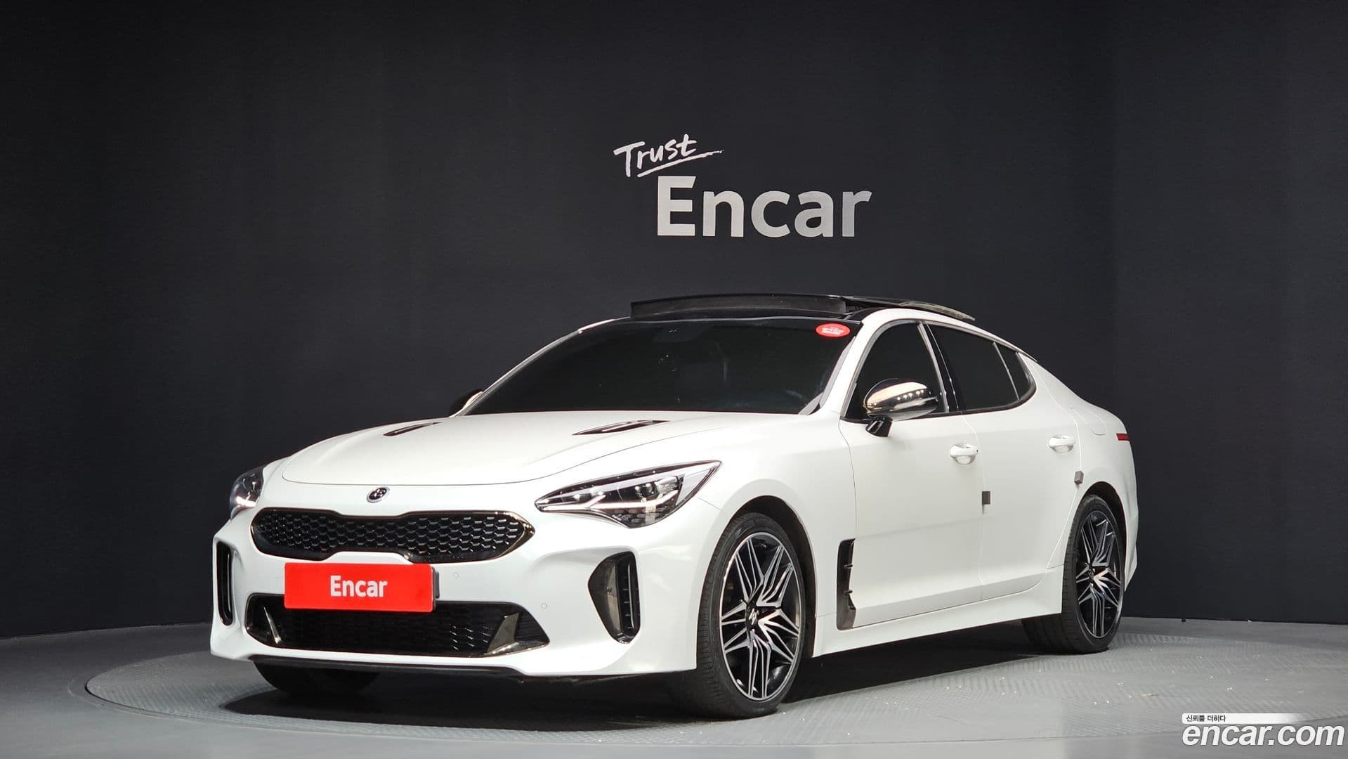 Main__Slider__Photo:Stinger Kia 2019.1-0