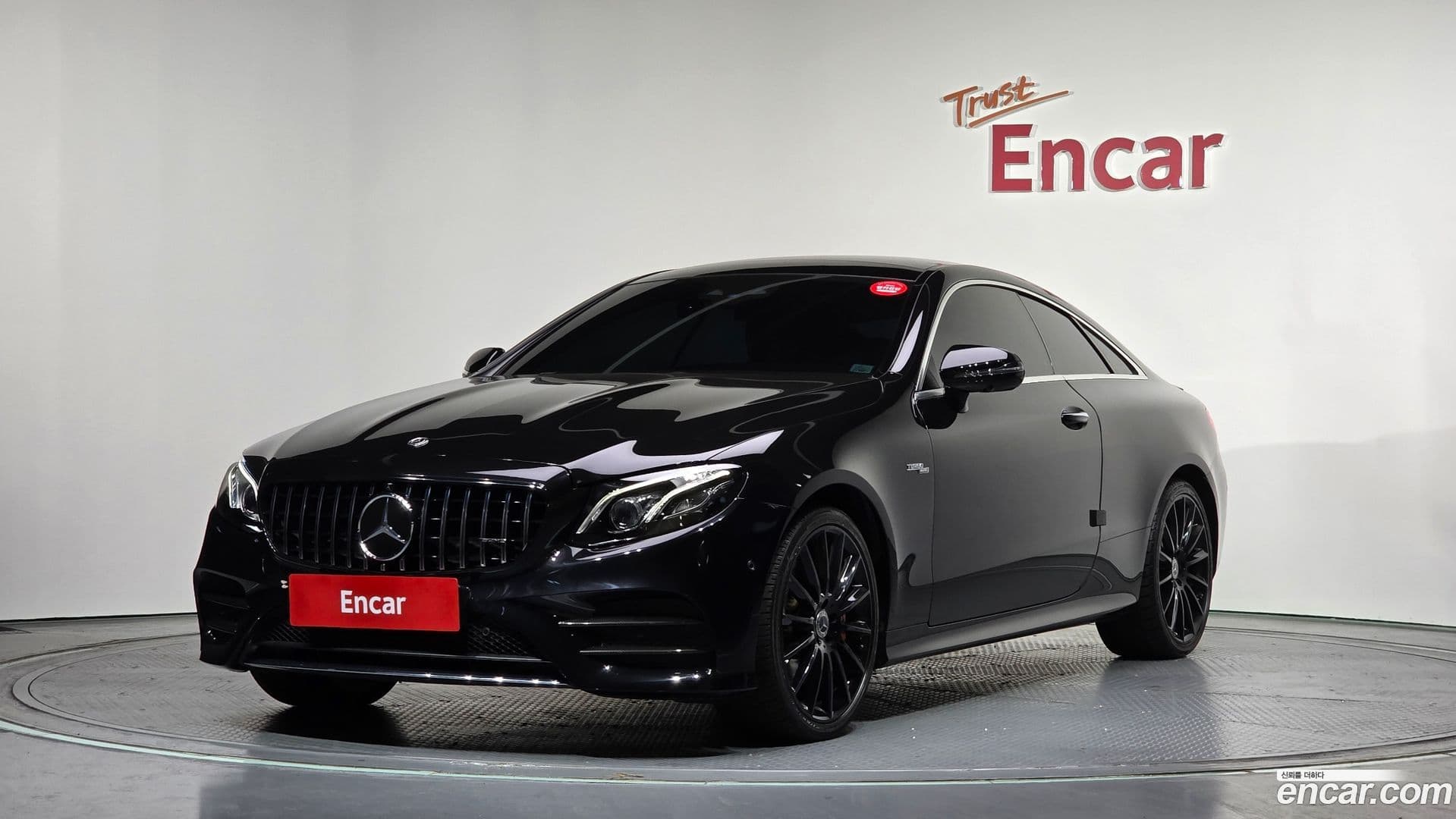 Main__Slider__Photo:E-Class Mercedes-Benz 2017.8-0