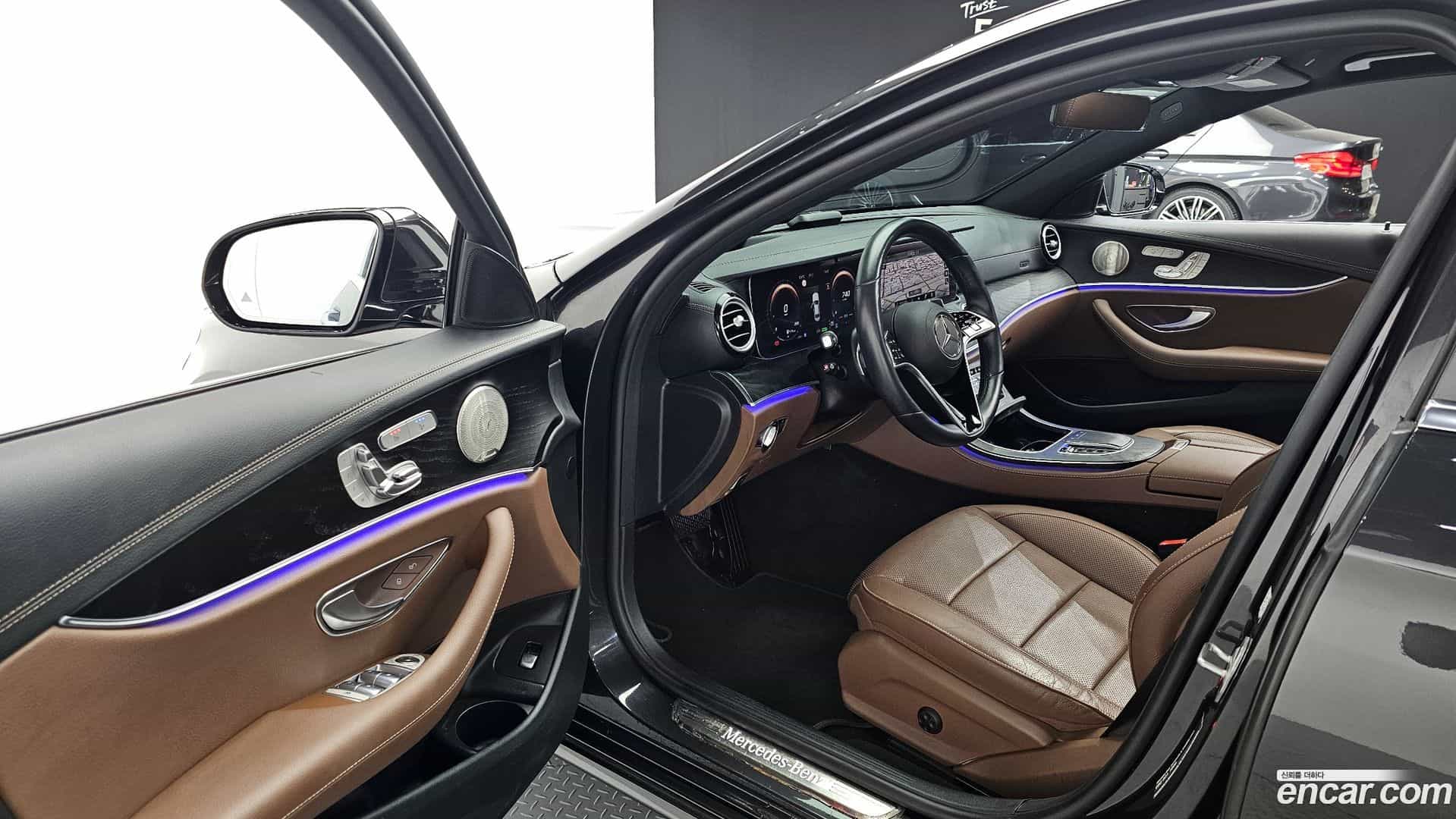 E-Class Mercedes-Benz 2021.8-OPTION-015