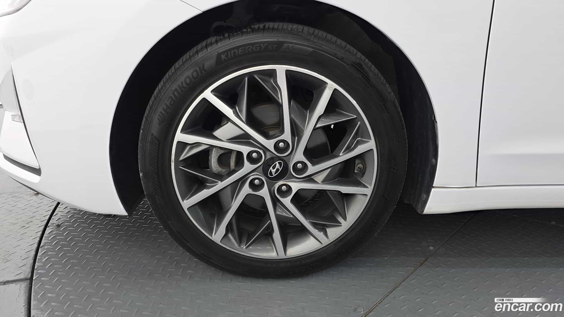 AVANTE Hyundai 2020.0-OUTER-005
